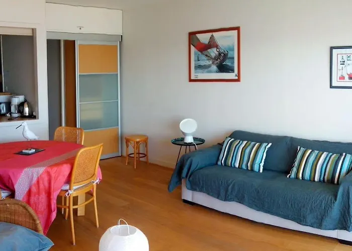 Pour 4/5 Personnes, Les Pieds Dans L'eau *